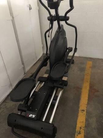 sole-elliptical-exercise-machine-big-3