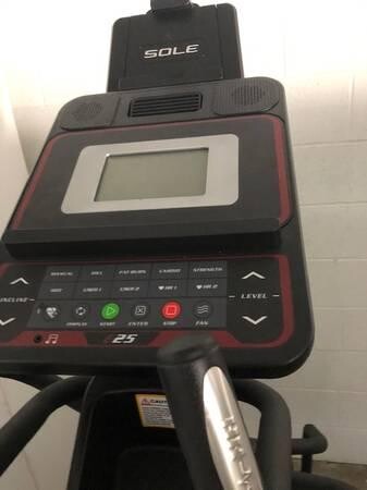 sole-elliptical-exercise-machine-big-0