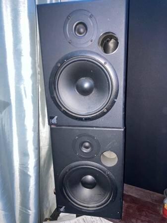 event-powered-studio-monitors-big-1
