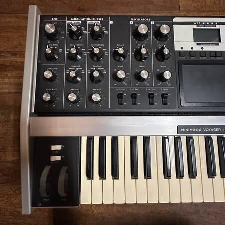 88-of-100-moog-minimoog-voyager-aluminum-edition-big-11