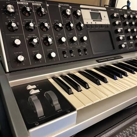 88-of-100-moog-minimoog-voyager-aluminum-edition-big-6