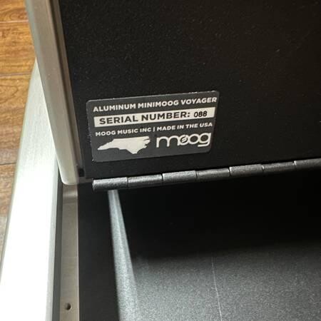 88-of-100-moog-minimoog-voyager-aluminum-edition-big-5