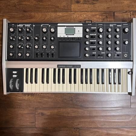 88-of-100-moog-minimoog-voyager-aluminum-edition-big-4