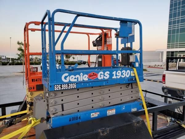 jlg-genie-scissor-lift-rentals-big-2