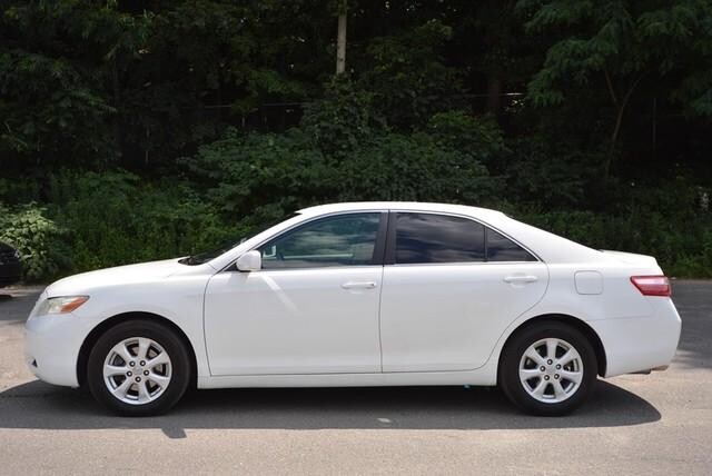 2009-toyota-camry-le-big-1