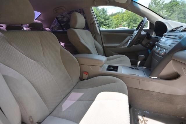 2009-toyota-camry-le-big-0