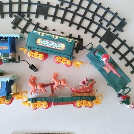 vintage-toy-state-north-pole-christmas-magic-musical-animated-big-4