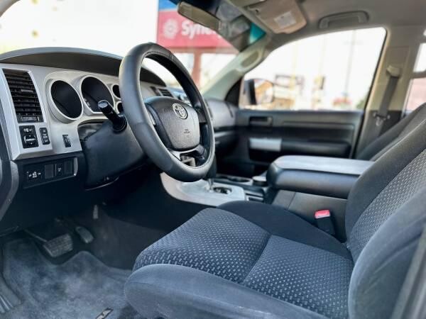 toyota-tundra-low-milege-big-2