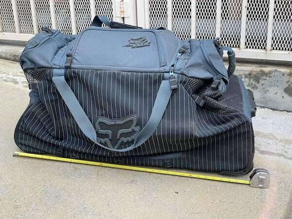 this-is-a-rather-large-gear-bag-designed-for-hauling-big-2