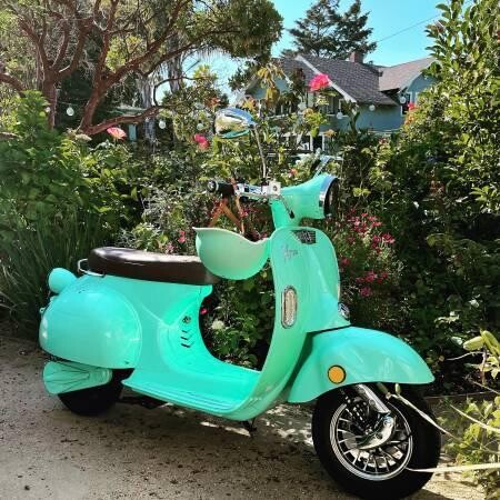 electric-scootermoped-vespa-style-brand-new-big-12