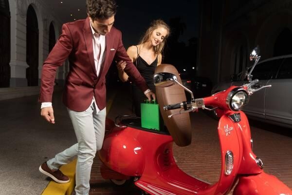 electric-scootermoped-vespa-style-brand-new-big-4