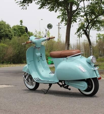 electric-scootermoped-vespa-style-brand-new-big-1