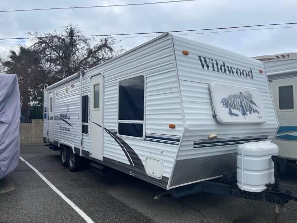2008-wildwood-28ft-travel-trailer-with-slide-out-big-9