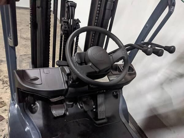 2017-toyota-8fgcu30-forklift-big-3