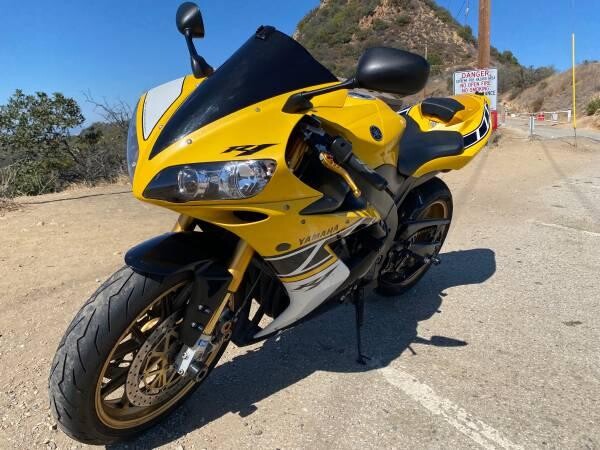 yamaha-r1-limited-edition-50th-anniversary-merchesini-rims-big-13