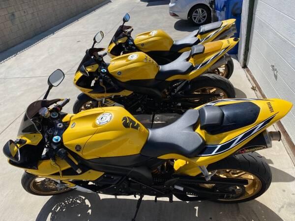 yamaha-r1-limited-edition-50th-anniversary-merchesini-rims-big-8