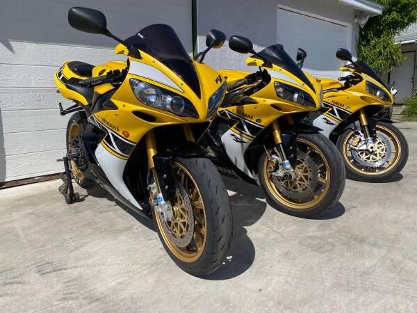 yamaha-r1-limited-edition-50th-anniversary-merchesini-rims-big-4