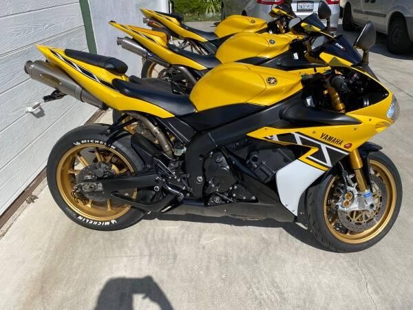 yamaha-r1-limited-edition-50th-anniversary-merchesini-rims-big-3
