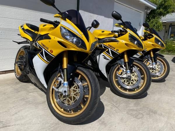 yamaha-r1-limited-edition-50th-anniversary-merchesini-rims-big-2