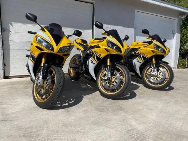 yamaha-r1-limited-edition-50th-anniversary-merchesini-rims-big-1