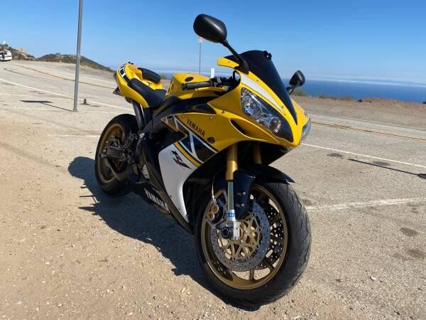yamaha-r1-limited-edition-50th-anniversary-merchesini-rims-big-0