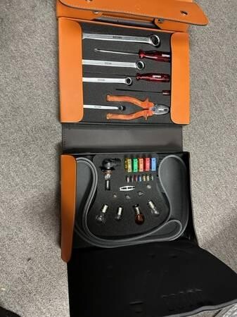 ferrari-manuals-and-tool-kit-big-0