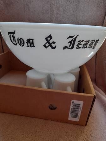 tom-jerry-holiday-punch-bowl-set-6-mugs-big-0