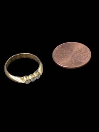 18k-yellow-gold-3-diamond-ring-015tcw-size-5-33g-big-1