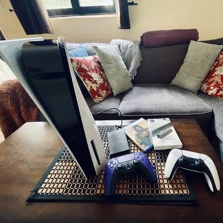playstation-5-console-2-controllers-external-hard-drive-big-2