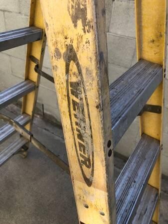 6-werner-fiberglass-ladder-big-2