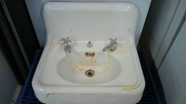 cast-iron-bathroom-sink-big-0
