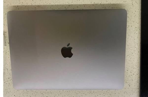 apple-macbook-pro-13-inch-with-touchbar-4-ports-big-3