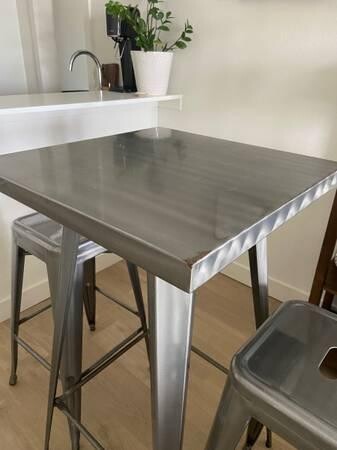 tall-table-and-stools-big-3