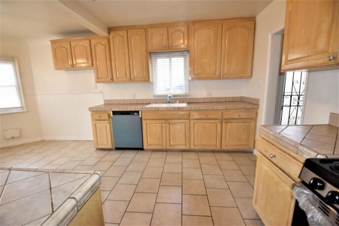 3bed-2bath-single-family-house-for-rent-big-5