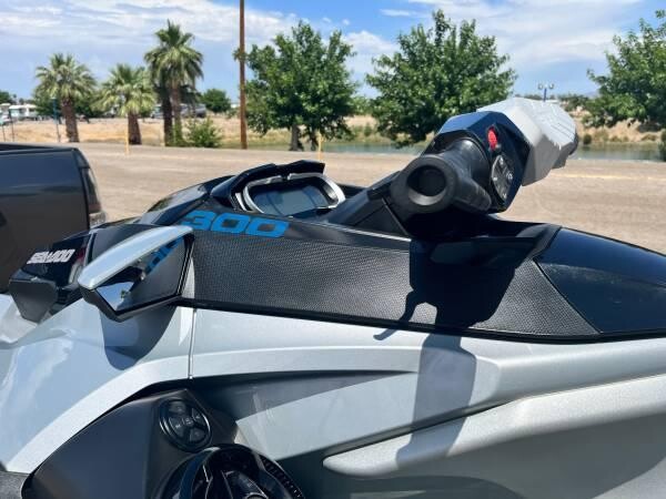 2020-seadoo-gtx-limited-300-big-1