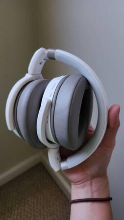 white-sennheiser-hd-450bt-bluetooth-headphones-big-0