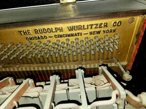 1925-wurlitzer-upright-player-piano-refinished-big-5
