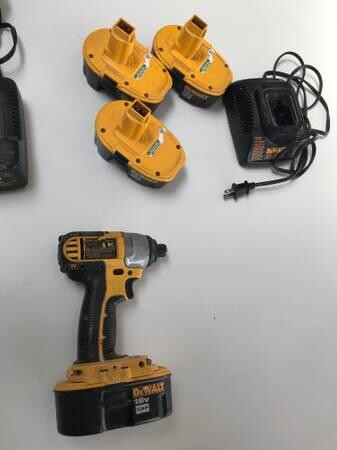 dewalt-dc825-14-inch-cordless-impact-driver-with-3-batteries-big-4