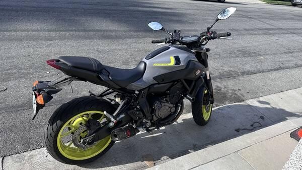 2016-yamaha-fz-07-big-2