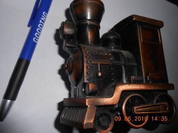 small-locomotive-its-a-bank-big-4