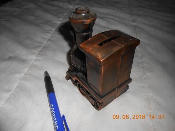 small-locomotive-its-a-bank-big-1
