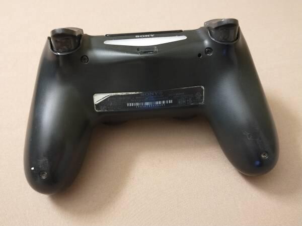 sony-ps4-controller-with-charging-cable-big-1