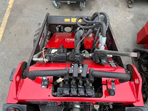 toro-dingo-mini-skid-steer-loader-big-6