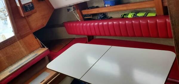 1973-cal-jensen-29ft-sailboat-big-3