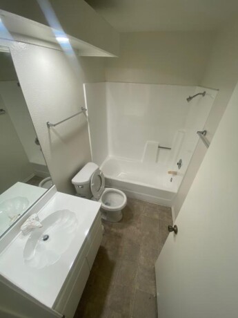 spacious-2-bedroom-2-bathroom-big-9