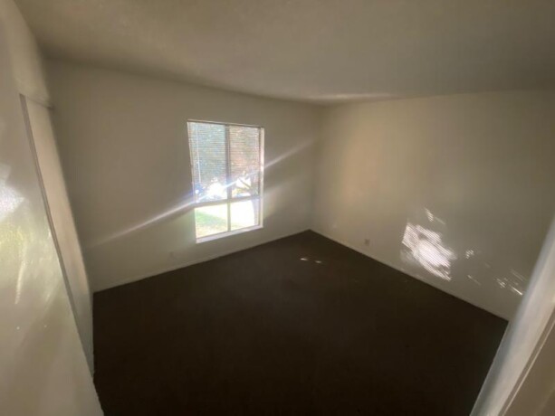 spacious-2-bedroom-2-bathroom-big-8