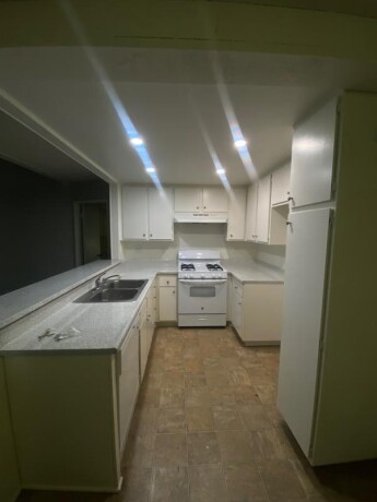 spacious-2-bedroom-2-bathroom-big-7