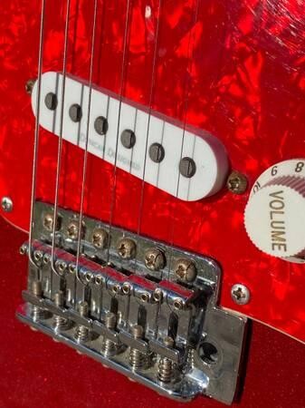2008-india-made-squier-stratocaster-cedar-body-big-6