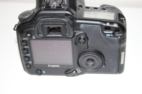 canon-eos-30d-digital-still-camera-and-lens-big-5