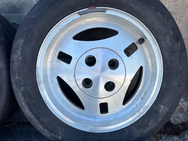 trx-ford-mustang-foxbody-metric-sized-wheels-old-tires-4-on-108mm-big-6